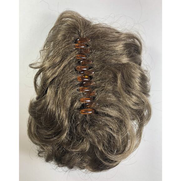 Transform Your Look with the Paula Young A3310 Wavy Clip-On Hair in Color 18 - v - Picture 4 of 4